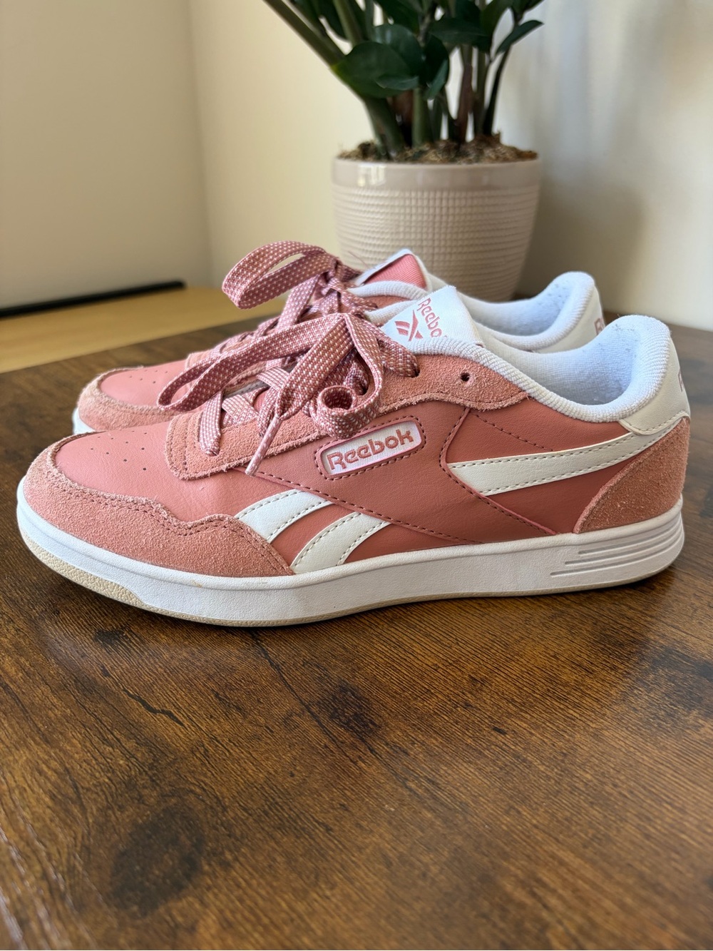 Reebok Court Advance Leather Sneaker Women’s 7 - Pink and White
